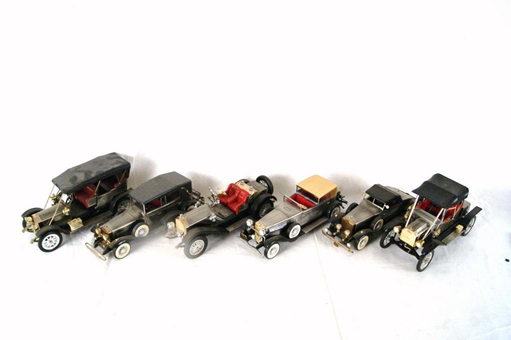 5 Die cast Ford and Lincon model cars/ radios