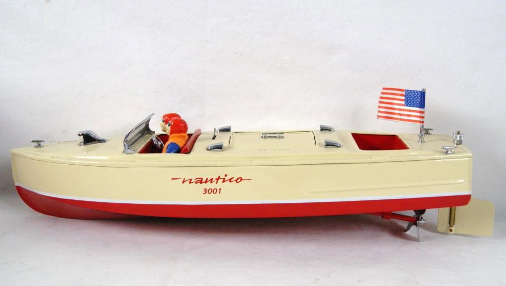 Lilliput Nautico 3001 Windup Boat NIB 92/200: Very Limited edition Nautico 3001 #92 of 200 17" Chris Craft speed boat a Wind-up tribute to prewar Lionel Chris Craft Toy. Never once played with. Comes with two keys. Very rare tribute to find. Mint