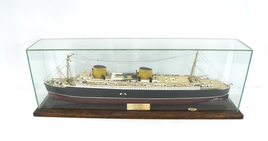 Encased model ship - Bremen