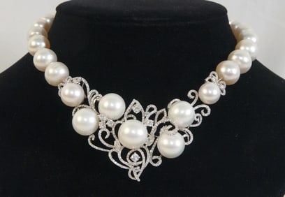 Outstanding Graduated South Seas diamond necklace