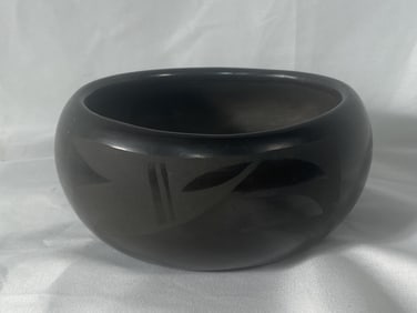 Nicolasa Naranjo black on black Santa Clara bowl
