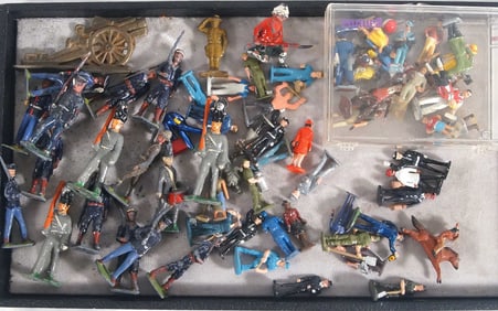 Collection of lead toy Soldiers ++