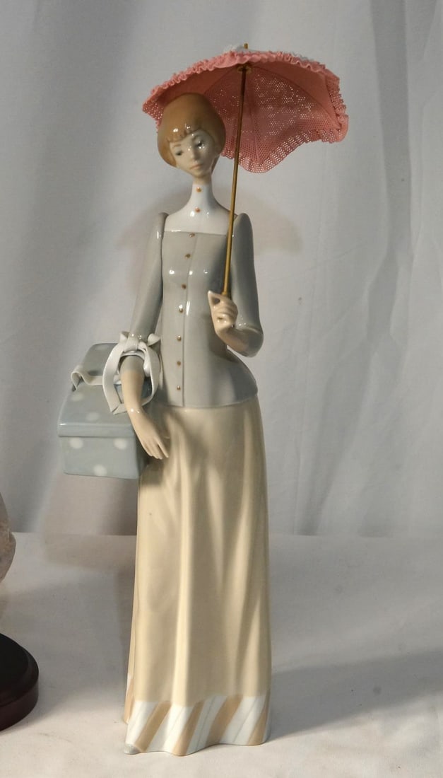 Lladro Lady with umbrella and box: app 14.5" tall