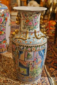 Chinese porcelain Temple vase