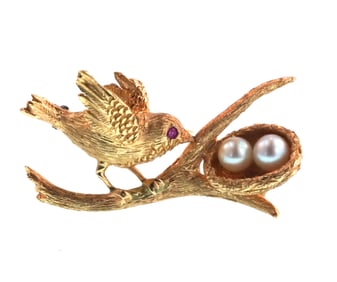 Vintage 14 karat gold pendant of a bird and nest