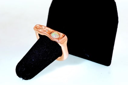 14kt yellow gold Opal ring