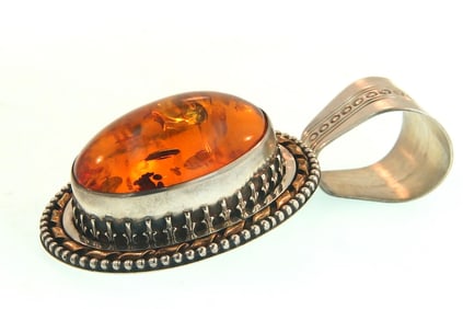 "Leonard Platero" designed lrg oval amber pendant