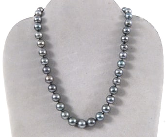Black Tahitian Pearl necklace with Diamond clasp