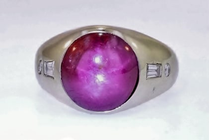 Rare 14kt Cabochon star ruby ring w diamonds