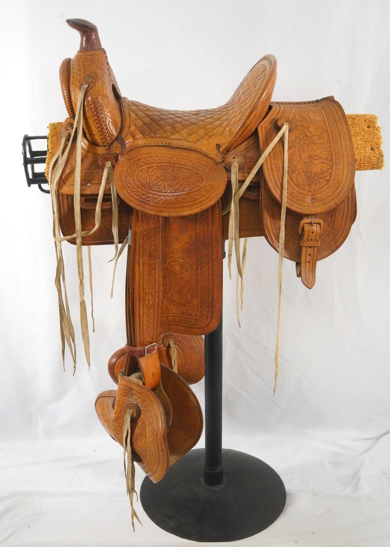 Vintage tooled leather Mexican saddle (1 of 10)