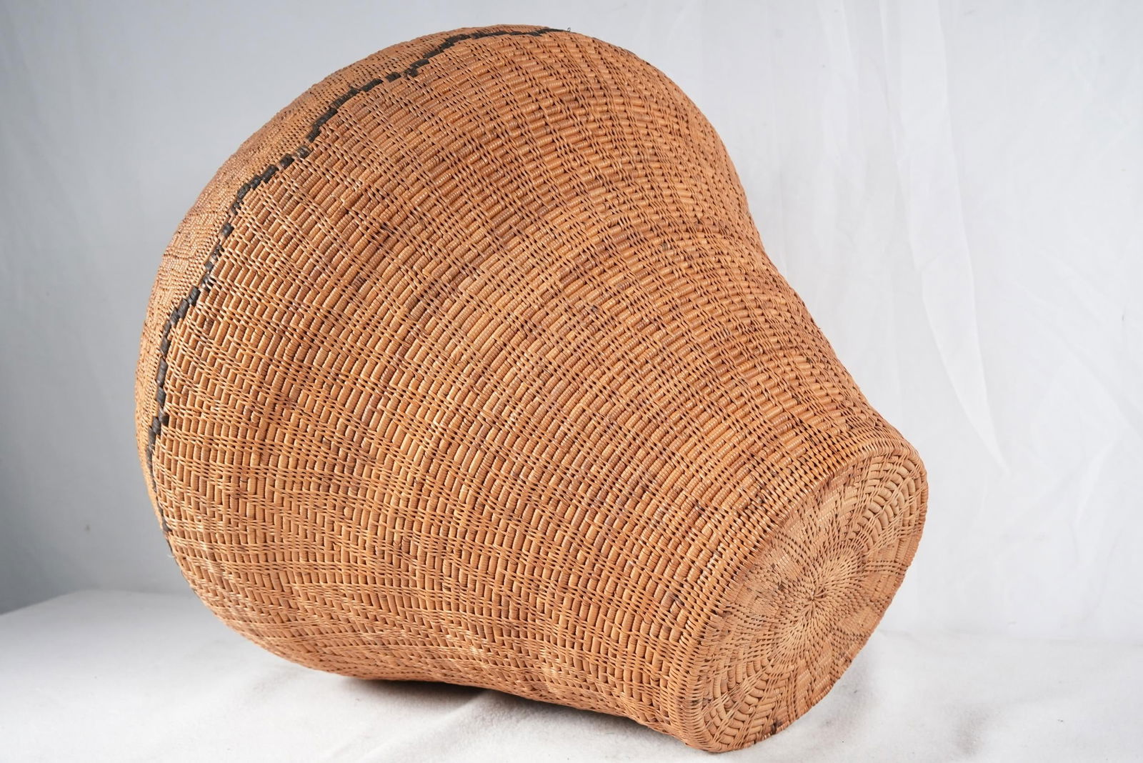 Large woven Lidded basket - 8