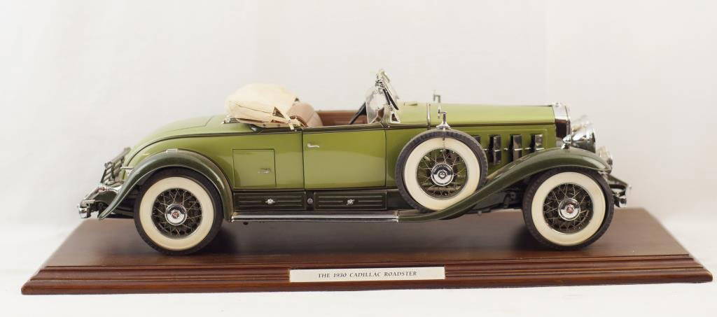 Danbury Mint 1930 Cadillac V 16 Roadster 1:12