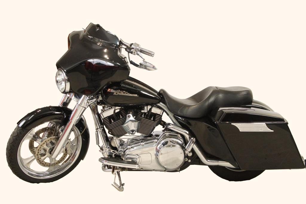 07 Harley-Davidson FLHX Street Glide Bagger motorcycle: Model FLHX-5 Vin #1HD1KB443679705183Motor is a Custom Build Dave Mackie Engineering (Ventura, California) Mega - Spear. Which includes port head and cam Probably 103 Cubic Inch, Dyna Tuned, Highflo sc