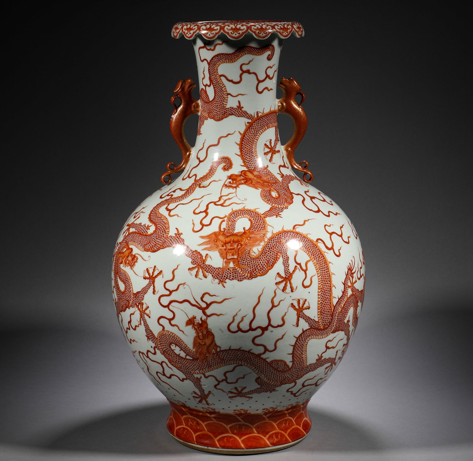 In the Qing Dynasty, a famille rose dragon-patterned amphora with two handles: In the Qing Dynasty, a famille rose dragon-patterned amphora with two handlesH:59cm,W:33cm,Weight:11407.5g