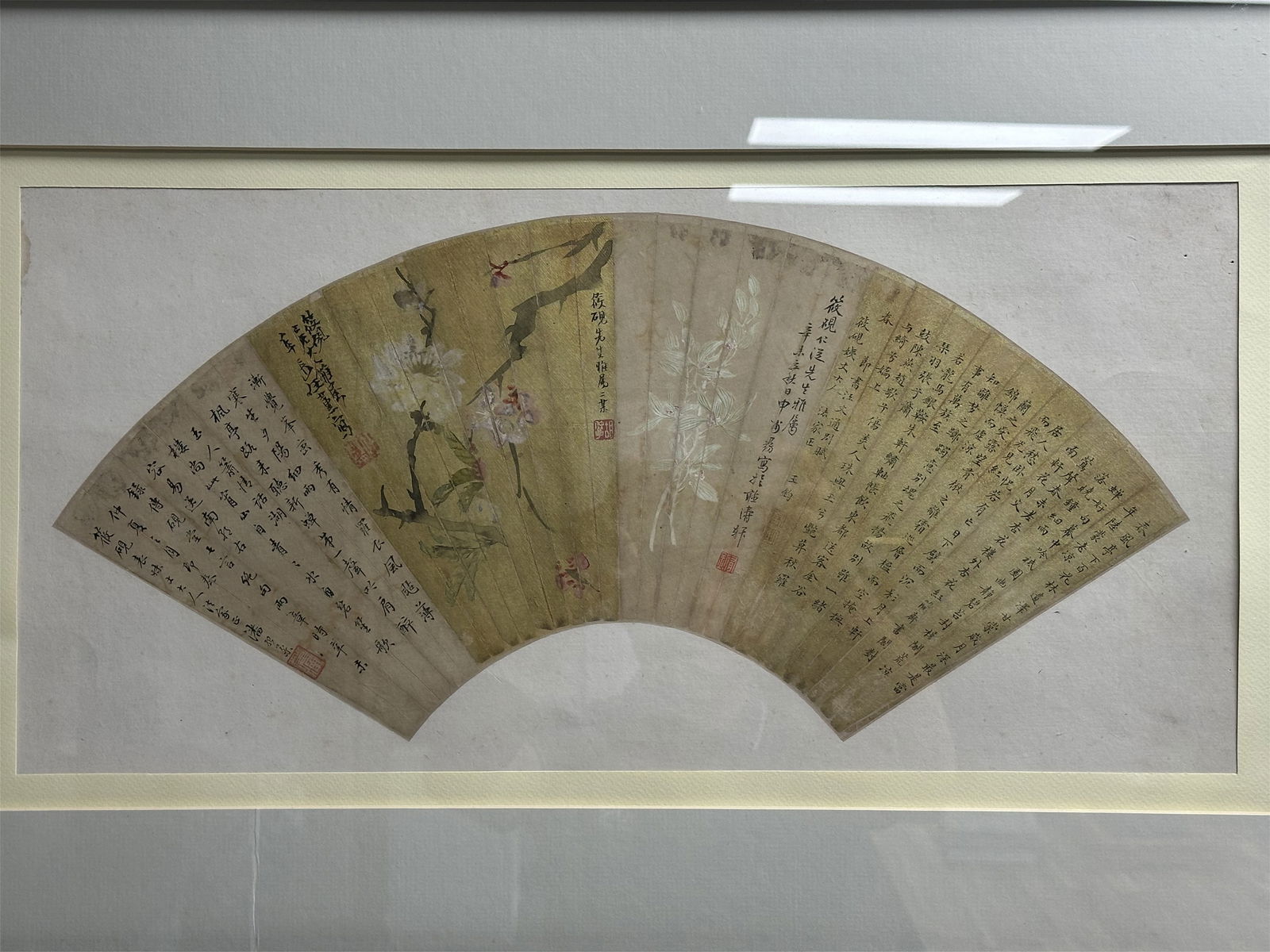 Qing Dynasty "Poetry and Paintings" Fan (1 of 9)