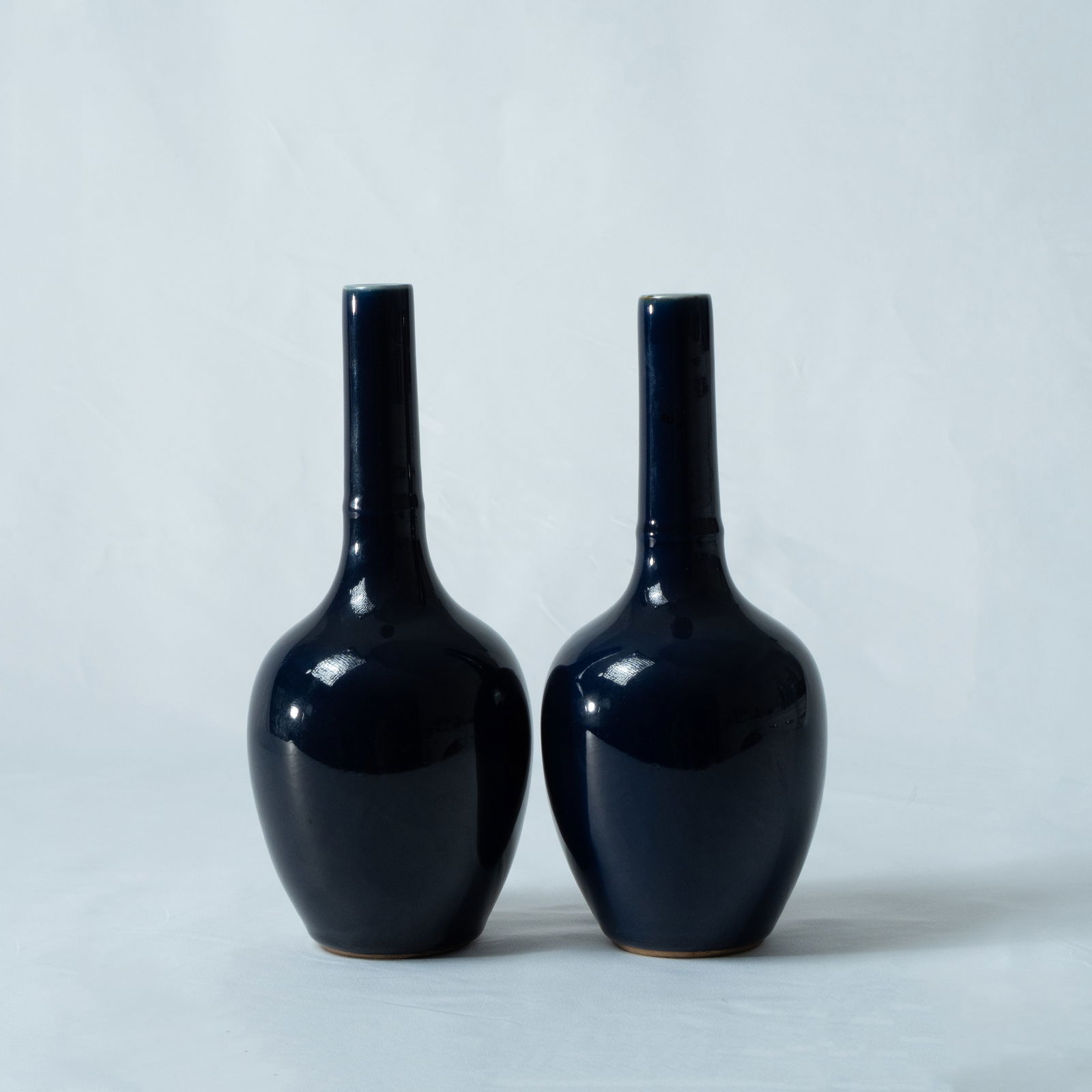 A PAIR OF MAGNIFICENT SACRIFICIAL BLUE GLAZED LONG-NECK VASES MARK AND PERIOD OF KANGXI: A PAIR OF MAGNIFICENT SACRIFICIAL BLUE GLAZED LONG-NECK VASESMARK AND PERIOD OF KANGXI清康熙 霁蓝釉长颈瓶一对《大清&