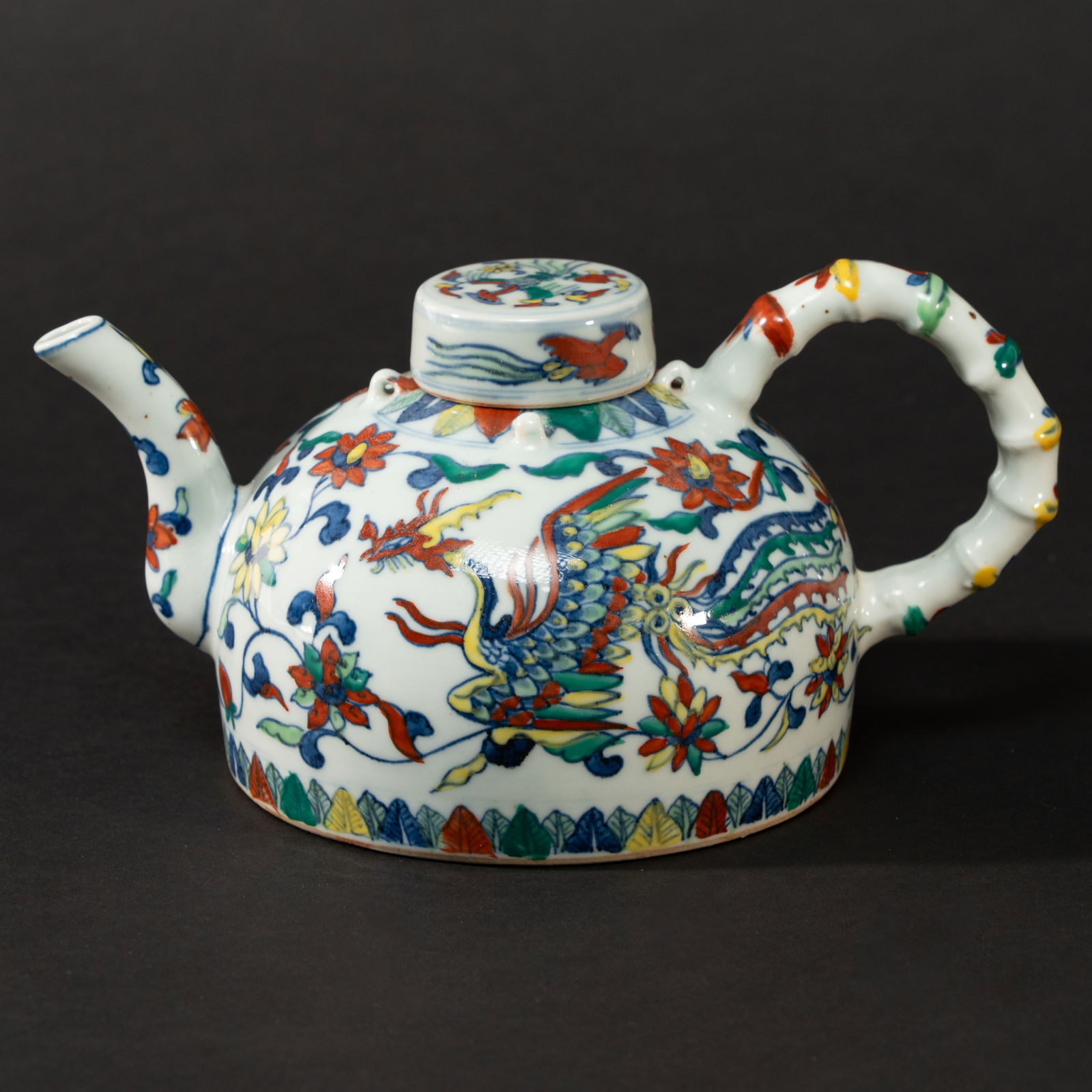 A WUCAI 'DRAGON AND PHOENIX' BAMBOO-STYLE EWER 20TH CENTURY (1 of 3)