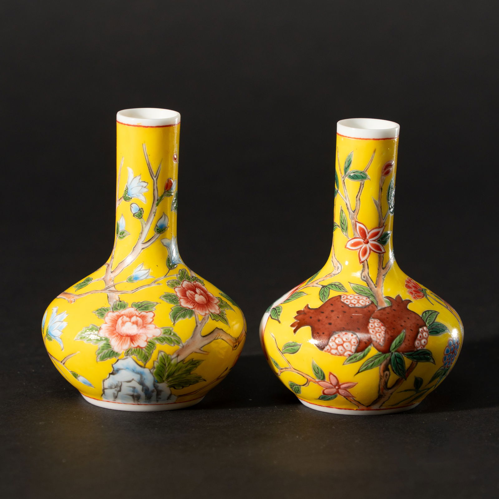 A RARE PAIR OF YELLOW-GROUND PAINTED ENAMEL ON GLASS 'BICI' VASES 20TH CENTURY, QIANLONG MARK: A RARE PAIR OF YELLOW-GROUND PAINTED ENAMEL ON GLASS 'BICI' VASES20TH CENTURY, QIANLONG MARK二十世纪 料胎画珐琅黄地花果
