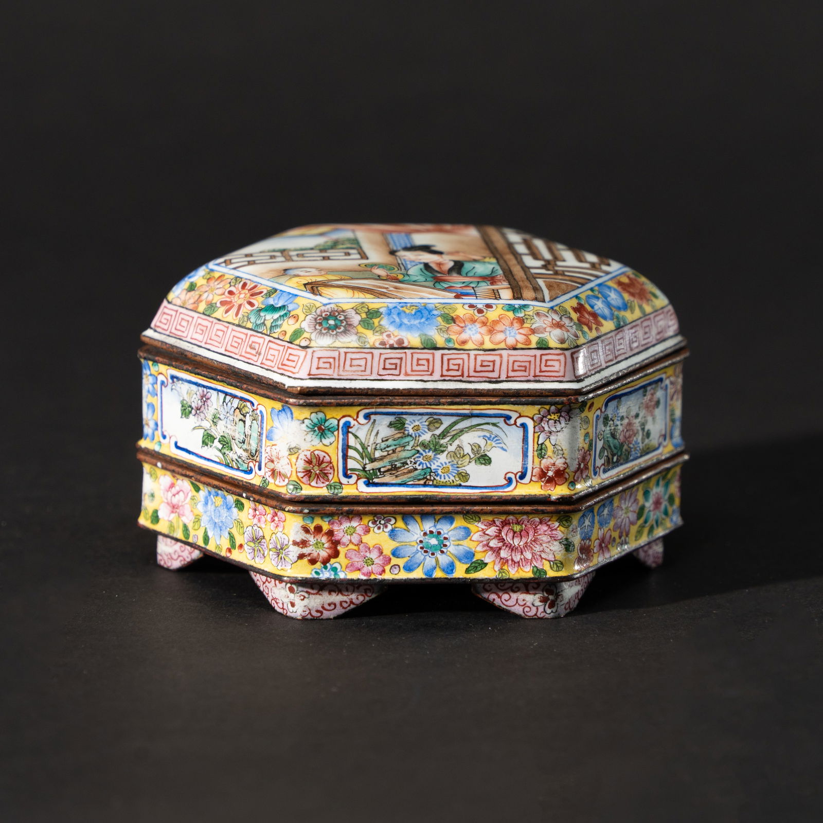 A RARE PAIR OF CANTON ENAMEL TWO-TIERED HEXAGONAL BOXES AND COVERS 19TH / 20TH CENTURY, QIANLONG: A RARE PAIR OF CANTON ENAMEL TWO-TIERED HEXAGONAL BOXES AND COVERS19TH / 20TH CENTURY, QIANLONG MARKS十九至二十世纪 铜胎画珐琅&#