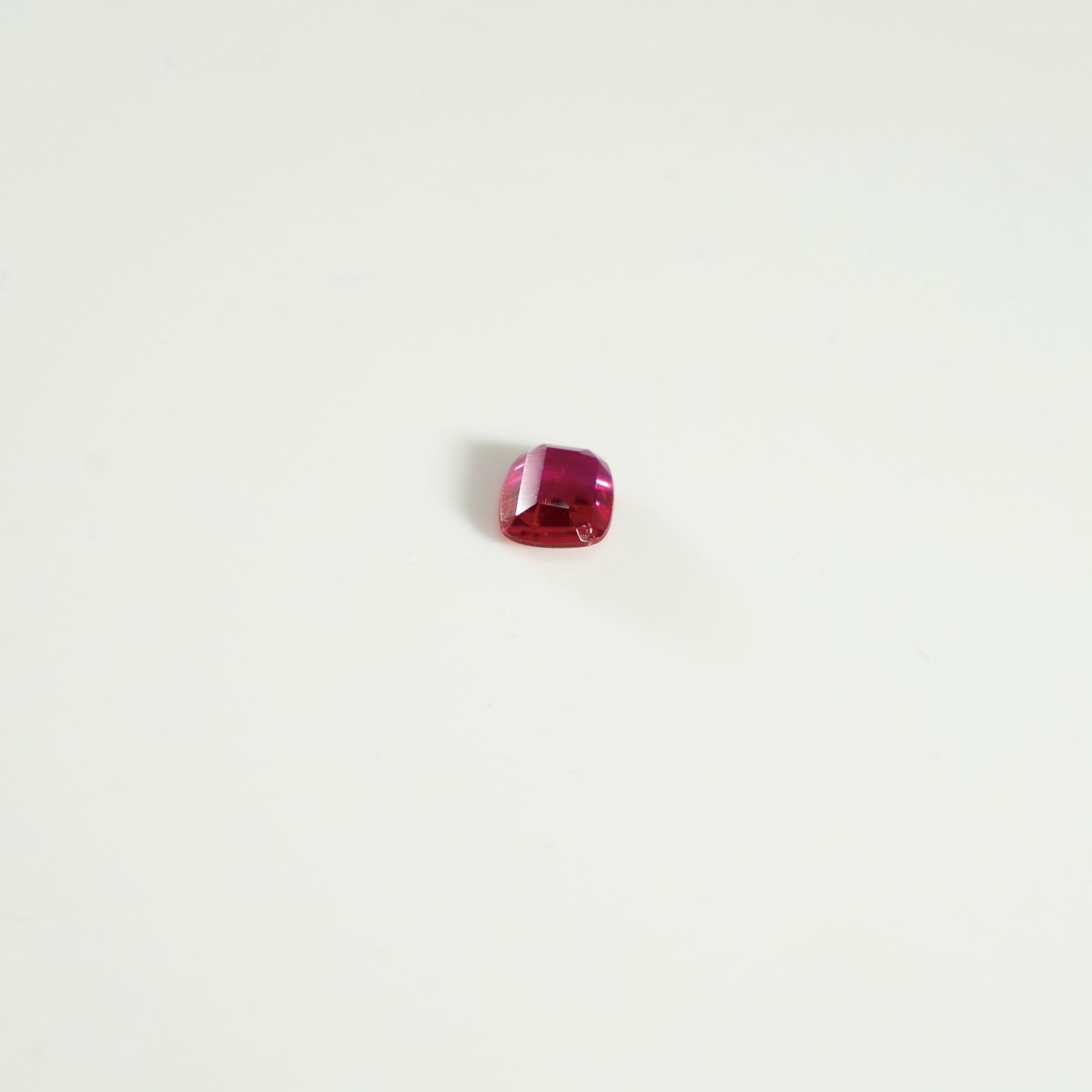 A LOOSE SPINEL 天然尖晶石: A LOOSE SPINEL天然尖晶石