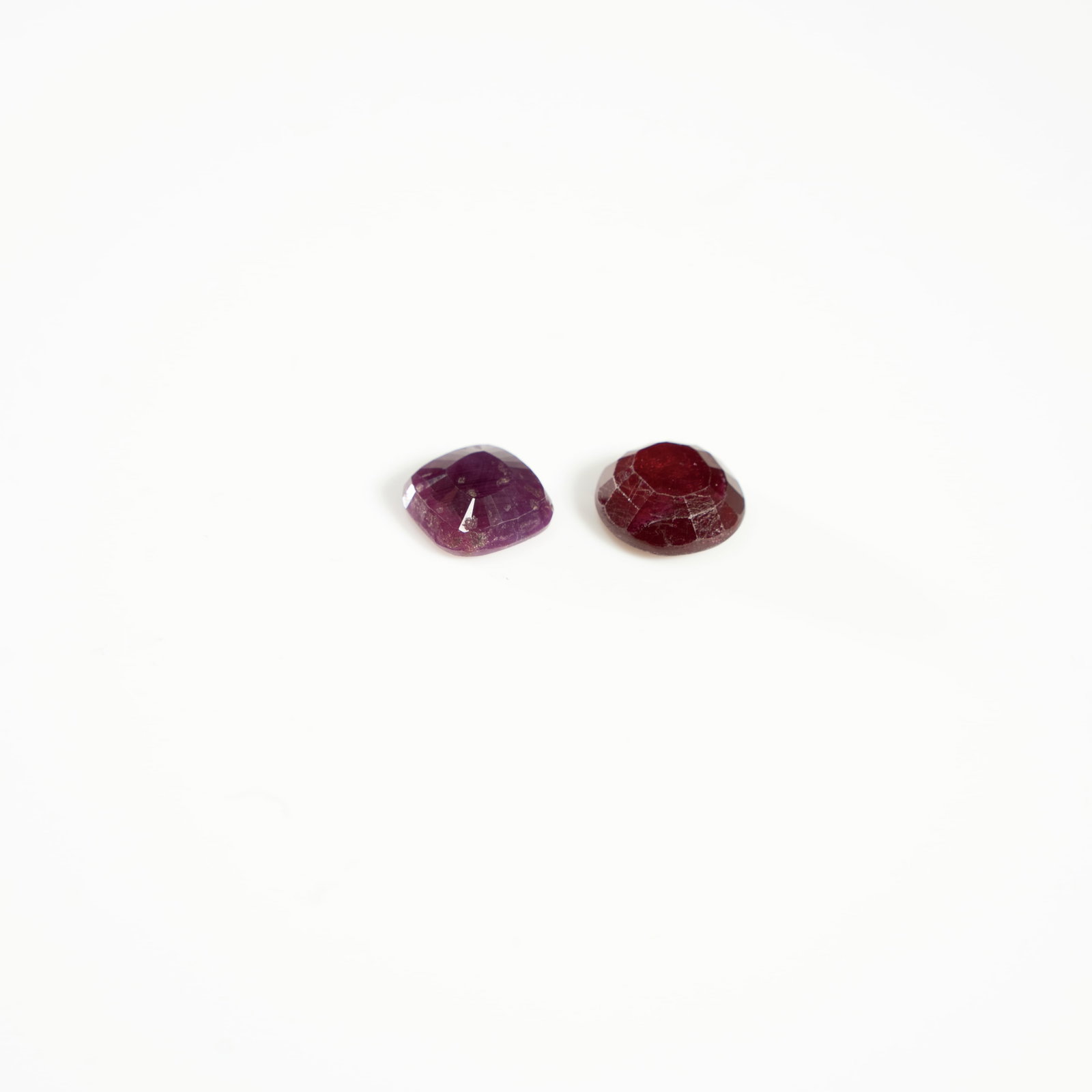 TWO LOOSE RUBIES 天然红宝石 (两件) (1 of 1)