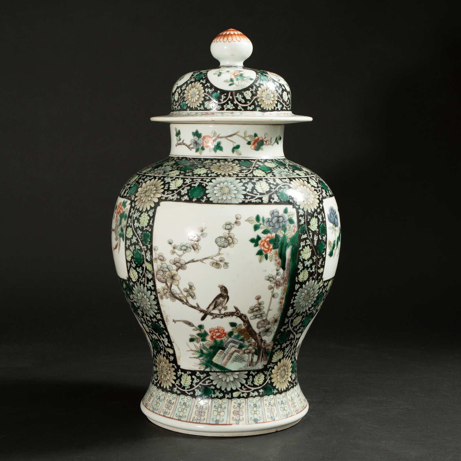 A LARGE FAMILLE VERTE ‘BIRD AND FLOWER’ COVERED JAR QING DYNASTY 19TH CENTURY 清: A LARGE FAMILLE VERTE BIRD AND FLOWER COVERED JARQING DYNASTY清十九世纪 五彩开光花鸟纹盖罐