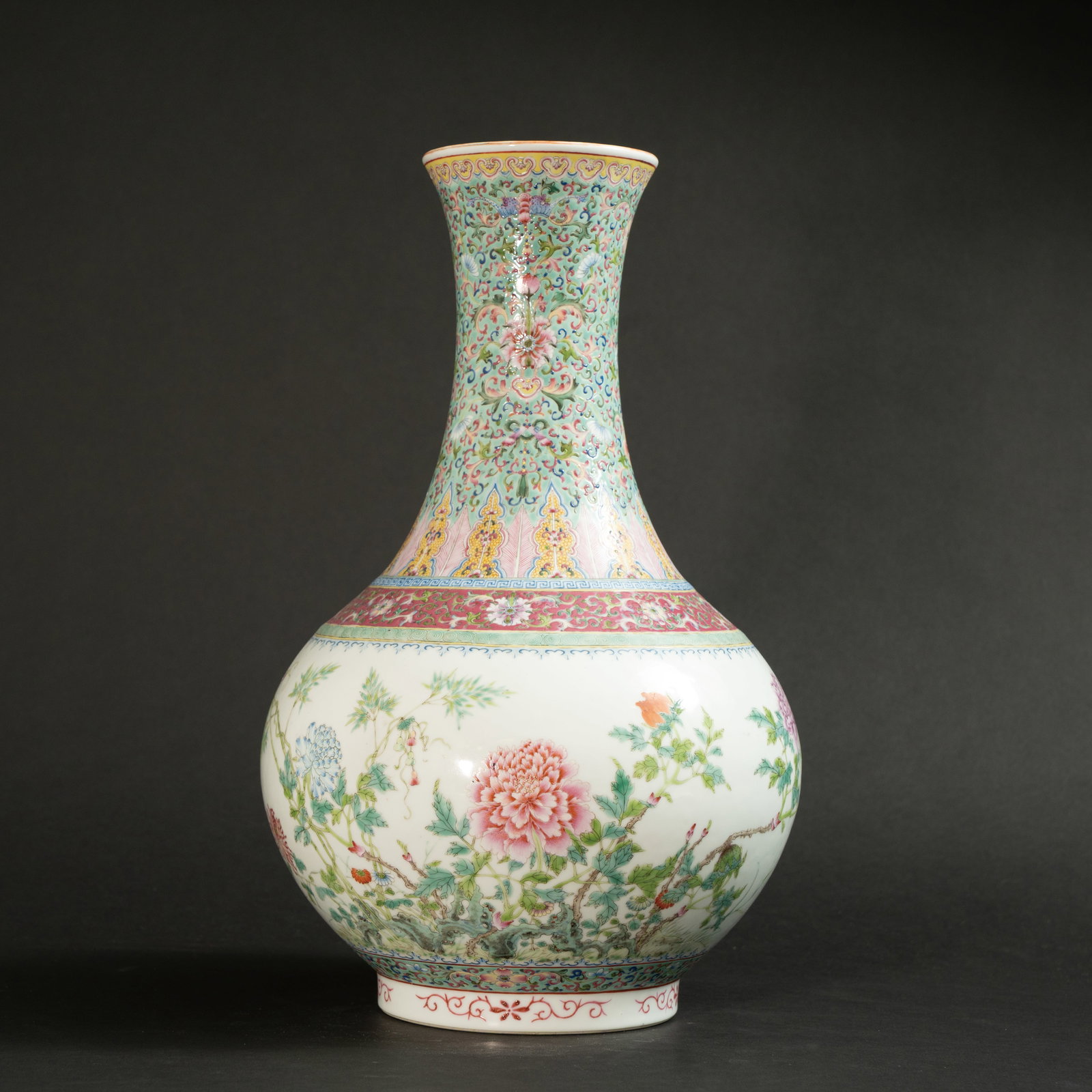 A FAMILLE ROSE 'PEONY AND CHRYSANTHEMUM' YUHUCHUNPING MID-QING DYNASTY 清中期: A FAMILLE ROSE 'PEONY AND CHRYSANTHEMUM' YUHUCHUNPINGMID-QING DYNASTY清中期 粉彩富贵牡丹纹玉壶春瓶ESTIMATE: $15.000