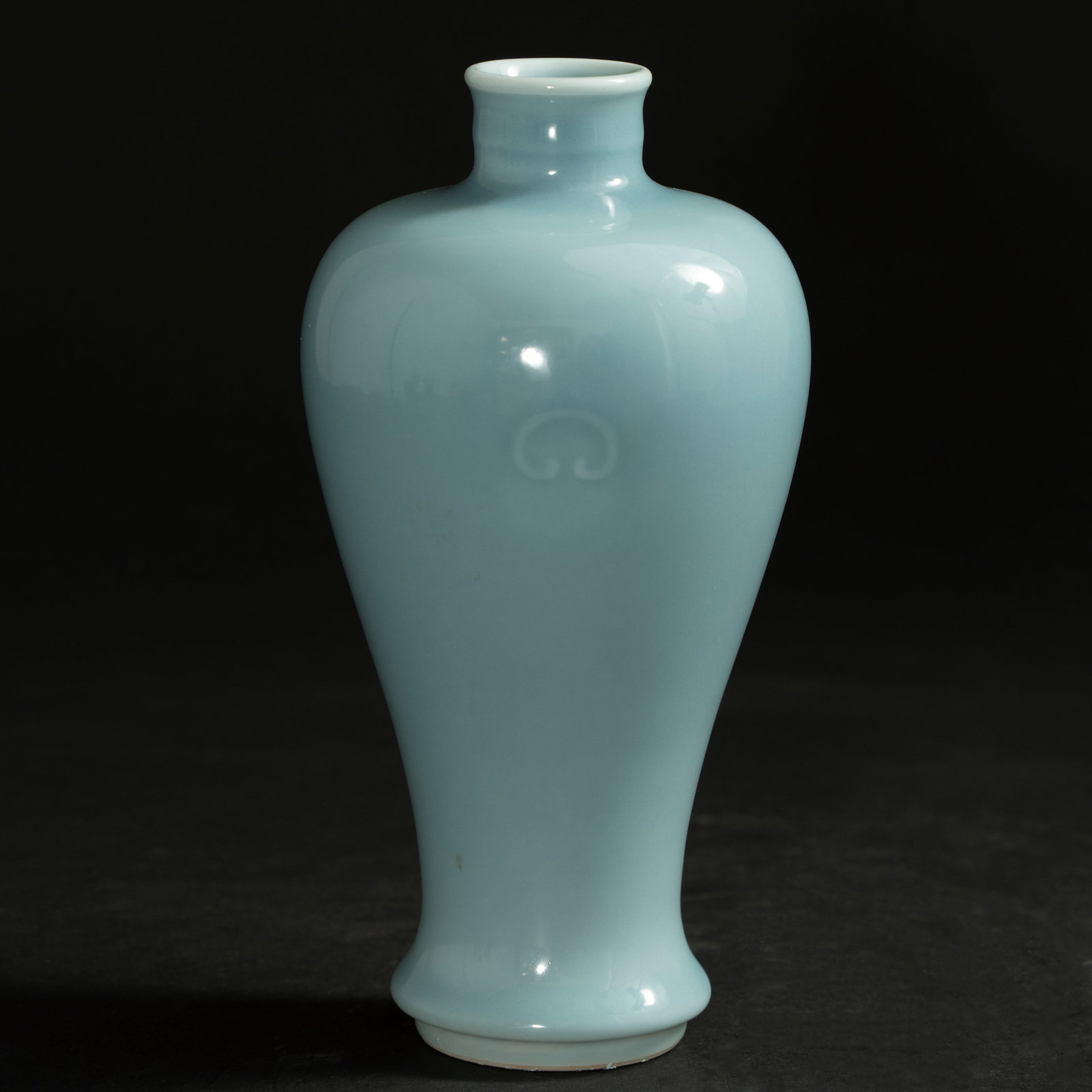 A RARE CLAIR-DE-LUNE GLAZED 'RUYI' MEIPING VASE GUANGXU PERIOD (1875-1908) 清光绪 (1 of 5)