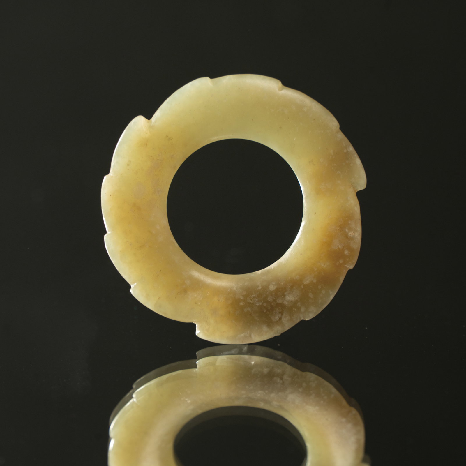 A RARE HONGSHAN CULTURE JADE 'XUANJI' (ARCILLARY DISC) C. 4000–3000 BC 红山文 (1 of 2)