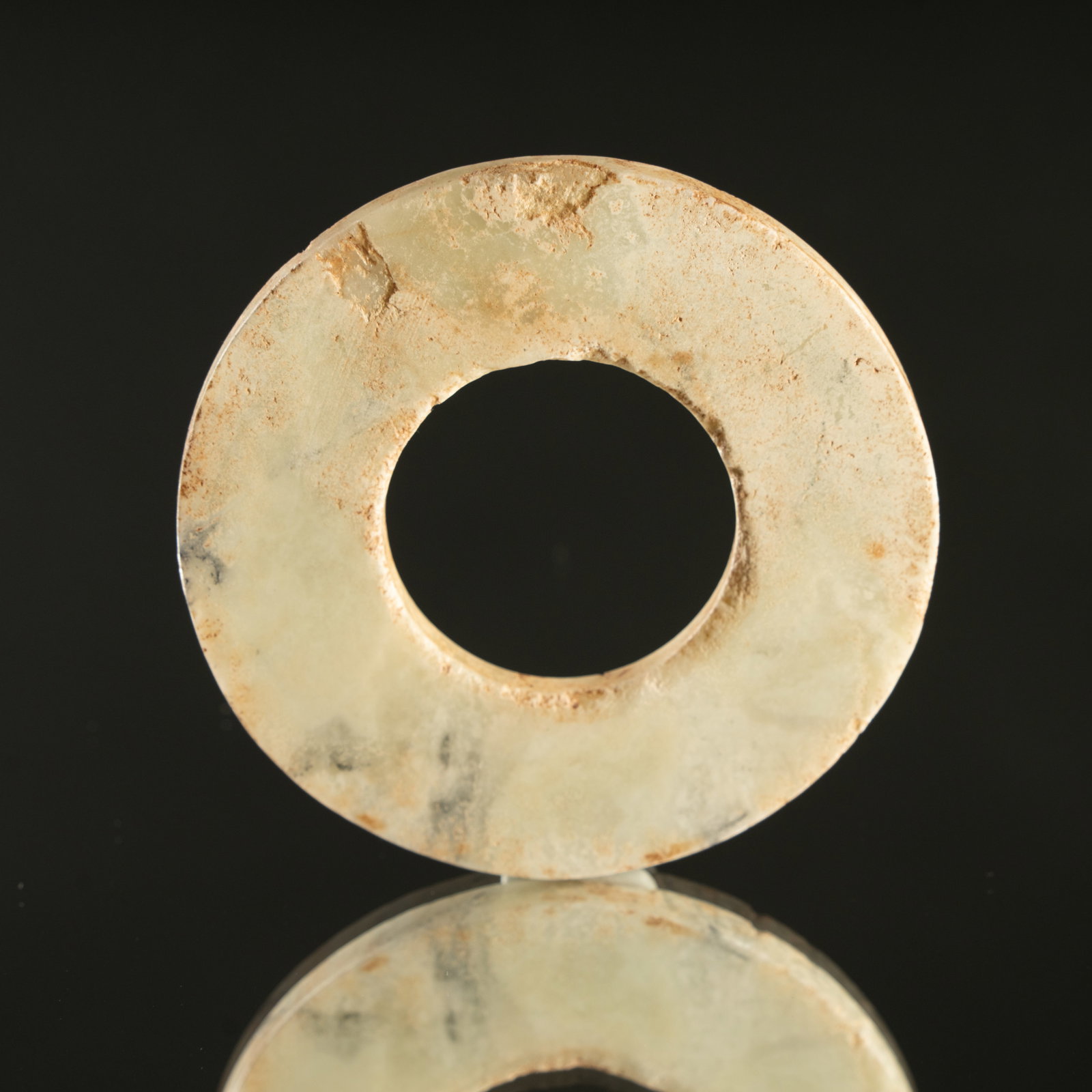 A RARE LIANGZHU CULTURE JADE DISC (HUAN) C. 3300–2300 BC 良渚文化 (1 of 4)