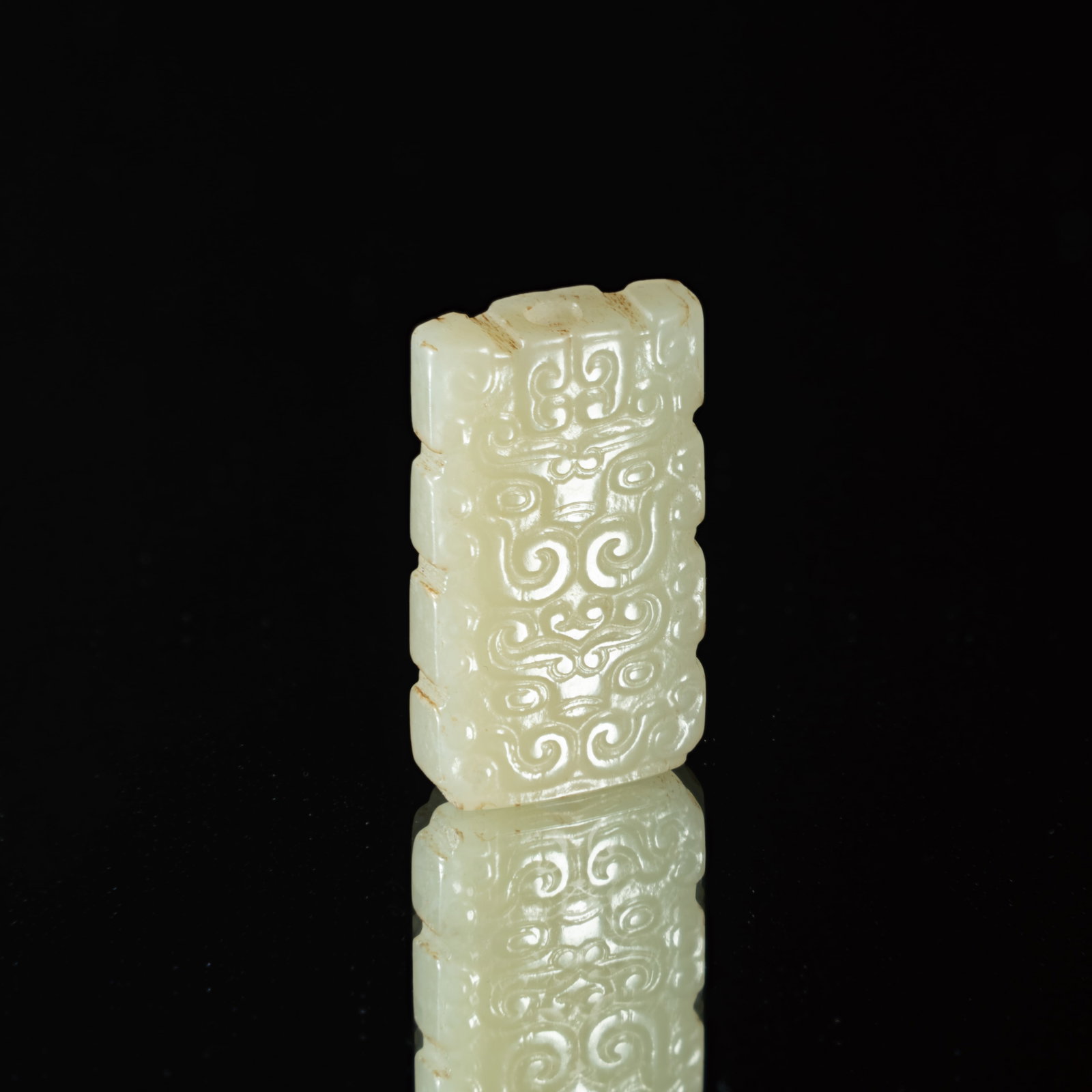 A RARE WHITE JADE 'ANIMAL MASK' PENDANT (LEZI) LIANGZHU STYLE 良渚风格: A RARE WHITE JADE 'ANIMAL MASK' PENDANT (LEZI)LIANGZHU STYLE良渚风格 兽面纹玉勒子ESTIMATE: $1,200 – $1,800DescriptionThis exceptional 