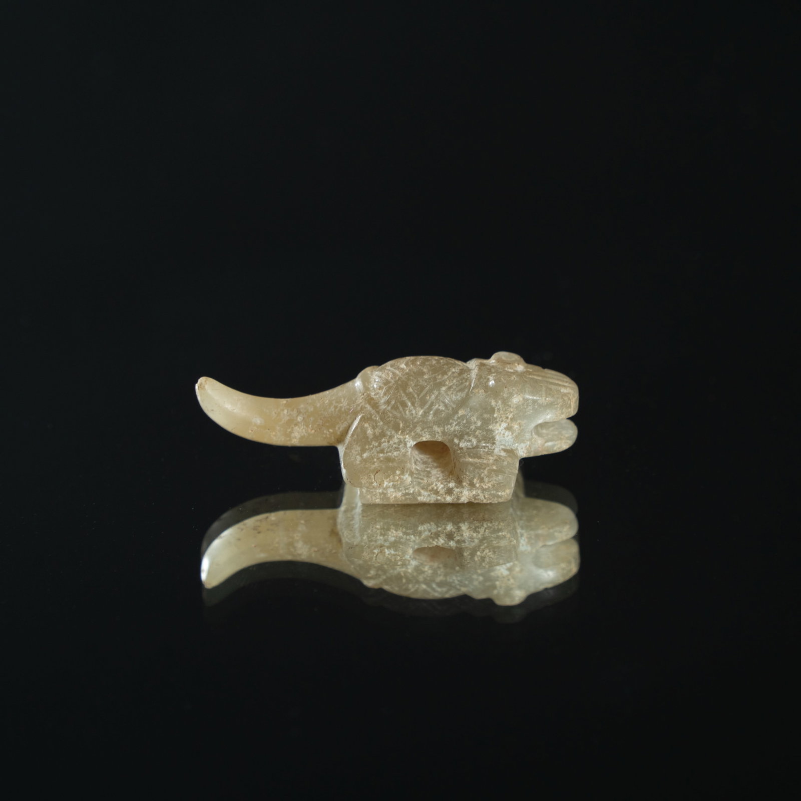 AN ARCHAIC JADE FIGURE OF A MYTHICAL TURTLE-DRAGON HONGSHAN CULTURE (C. 4700–2900 BC) OR LATER: AN ARCHAIC JADE FIGURE OF A MYTHICAL TURTLE-DRAGONHONGSHAN CULTURE (C. 4700–2900 BC) OR LATER红山文化或更晚 玉雕神兽（(