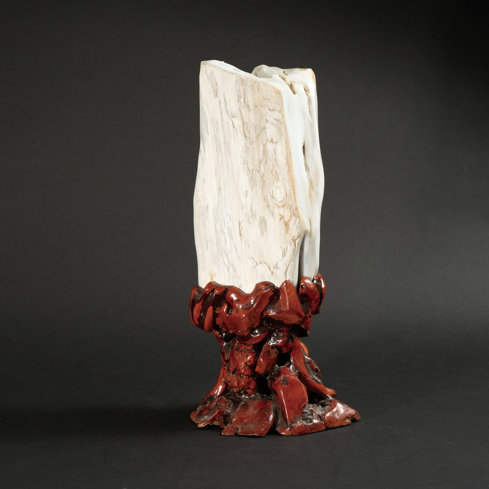 A LARGE PETRIFIED WOOD SCHOLAR'S ROCK QING DYNASTY (1644–1911) 清 木化: A LARGE PETRIFIED WOOD SCHOLAR'S ROCKQING DYNASTY (1644–1911)清 木化石供ESTIMATE: $3,000 – $5,000DescriptionThis substantial scholar's rock is fashioned from 