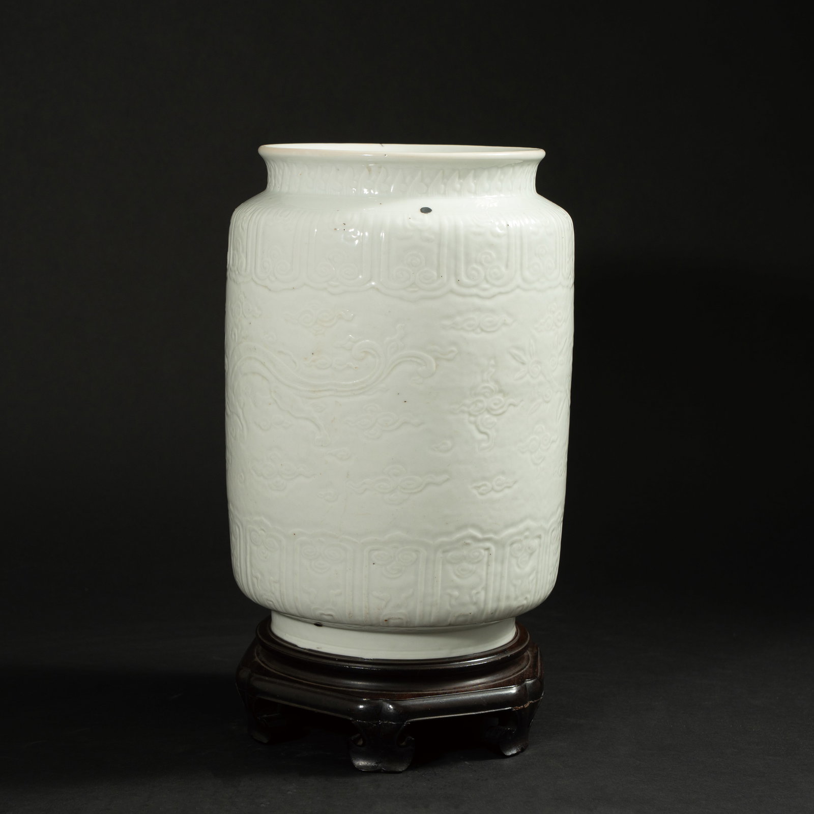 A RARE 'SWEET WHITE' GLAZED ANHUA-DECORATED 'DRAGON' ZHUANGGUAN EARLY MING DYNASTY 明早 (1 of 9)