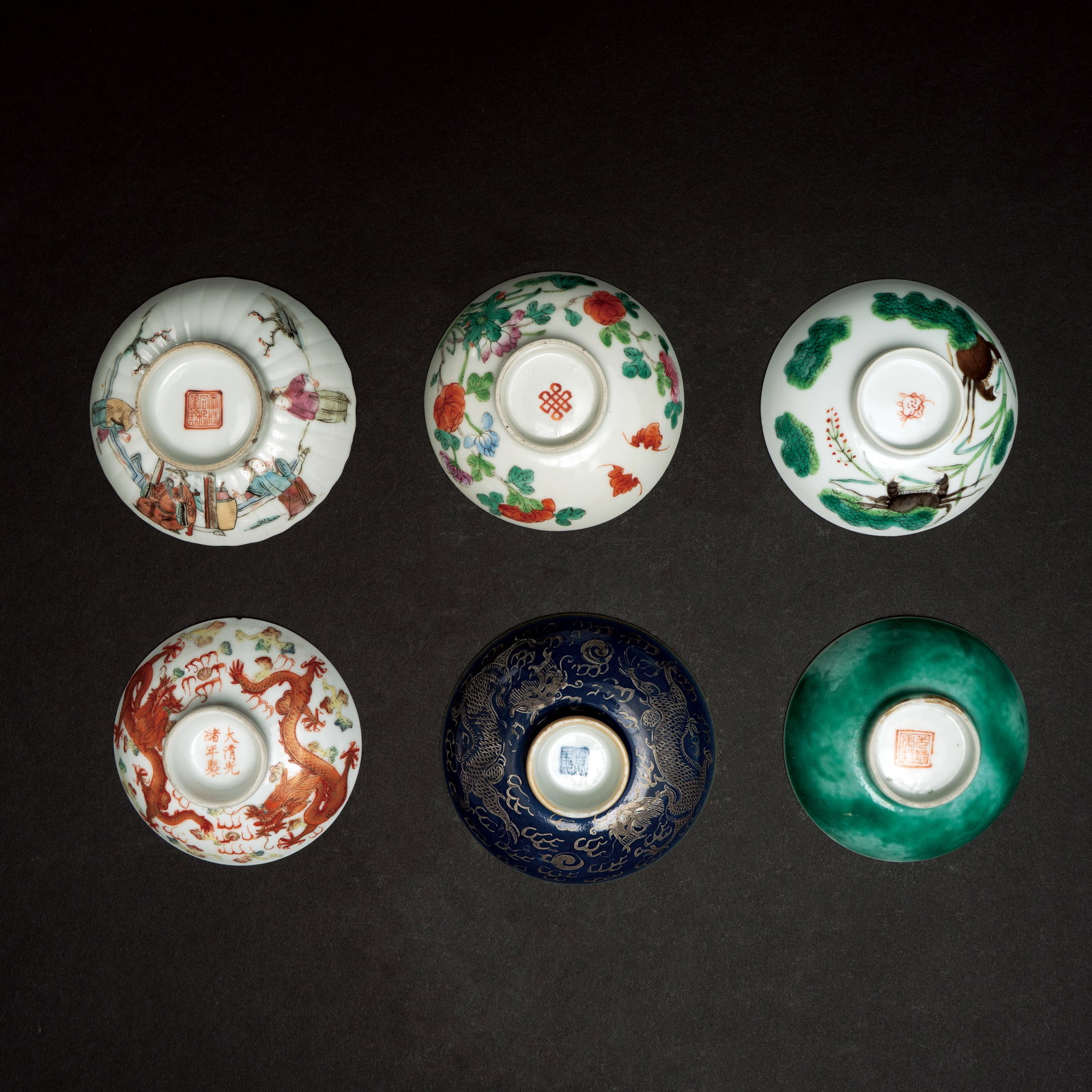A GROUP OF SIX ASSORTED PORCELAIN CUP COVERS LATE QING DYNASTY / REPUBLIC PERIOD 晚清: A GROUP OF SIX ASSORTED PORCELAIN CUP COVERSLATE QING DYNASTY / REPUBLIC PERIOD晚清至民国 粉彩及各色釉小杯盖六
