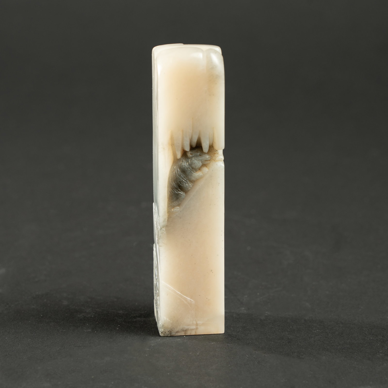 A MAGNIFICENT AND LARGE 'SHOUSHAN' STONE 'MYTHICAL BEAST' SEAL QING DYNASTY / REPUBLIC PERIOD: A MAGNIFICENT AND LARGE 'SHOUSHAN' STONE 'MYTHICAL BEAST' SEALQING DYNASTY / REPUBLIC PERIOD清至民国 寿山石瑞兽钮大方章EST