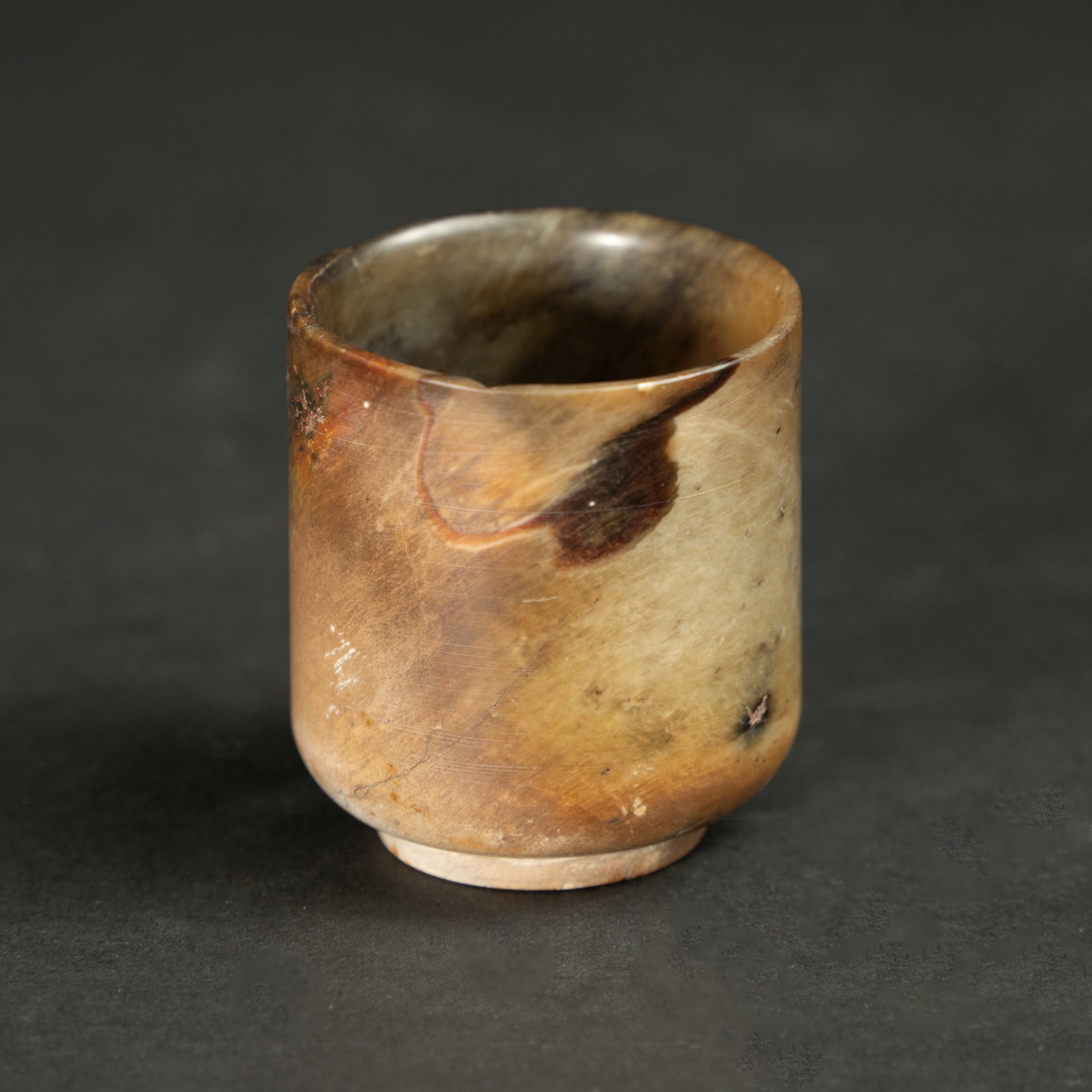 AN ARCHAIC JADE RITUAL CUP NEOLITHIC PERIOD / ARCHAIC DYNASTIES 高古青玉 (1 of 4)