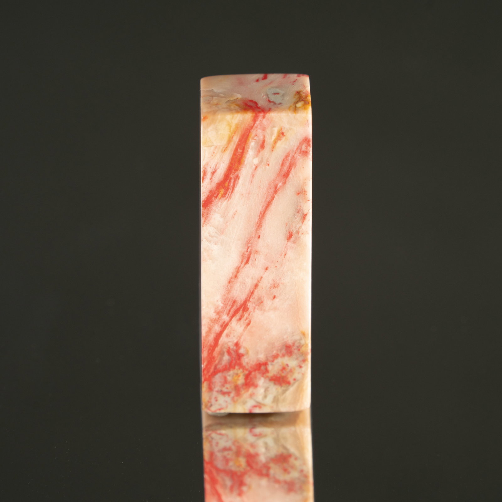 A CHICKEN-BLOOD STONE SQUARE SEAL LATE QING DYNASTY TO REPUBLIC PERIOD OR LATER 清末: A CHICKEN-BLOOD STONE SQUARE SEALLATE QING DYNASTY TO REPUBLIC PERIOD OR LATER清末民国或更晚 鸡血石方章ESTIMATE: $3,000 – 