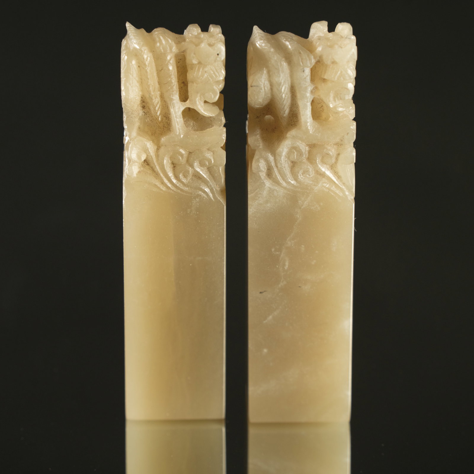 A PAIR OF CELADON JADE 'DRAGON' SQUARE SEALS MING TO QING DYNASTY OR LATER 明清或: A PAIR OF CELADON JADE 'DRAGON' SQUARE SEALSMING TO QING DYNASTY OR LATER明清或更晚 青玉龙纹方章一对ESTIMATE: $300– 