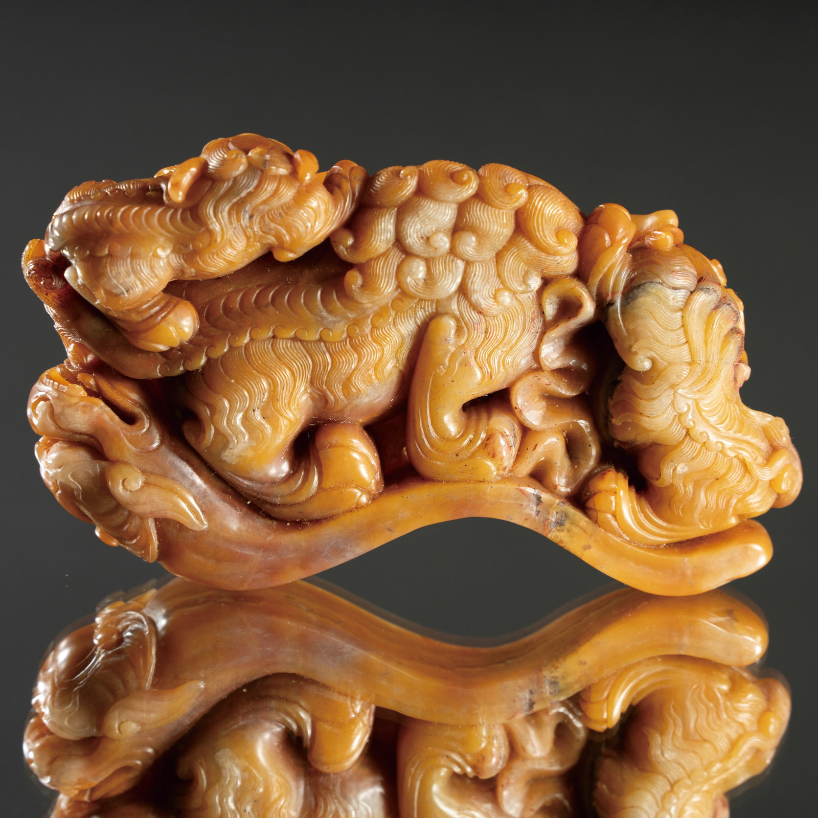 A CARVED FURONG STONE 'LION AND CUBS' ORNAMENT LATE QING DYNASTY OR LATER 晚清或 (1 of 2)