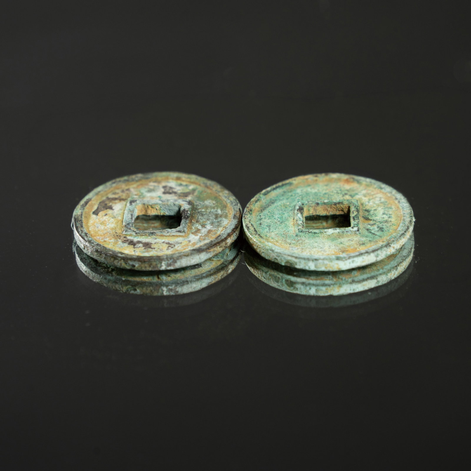 A PAIR OF 'YONGTONG WANGUO' BRONZE COINS NORTHERN ZHOU DYNASTY 北周 永通 (1 of 4)