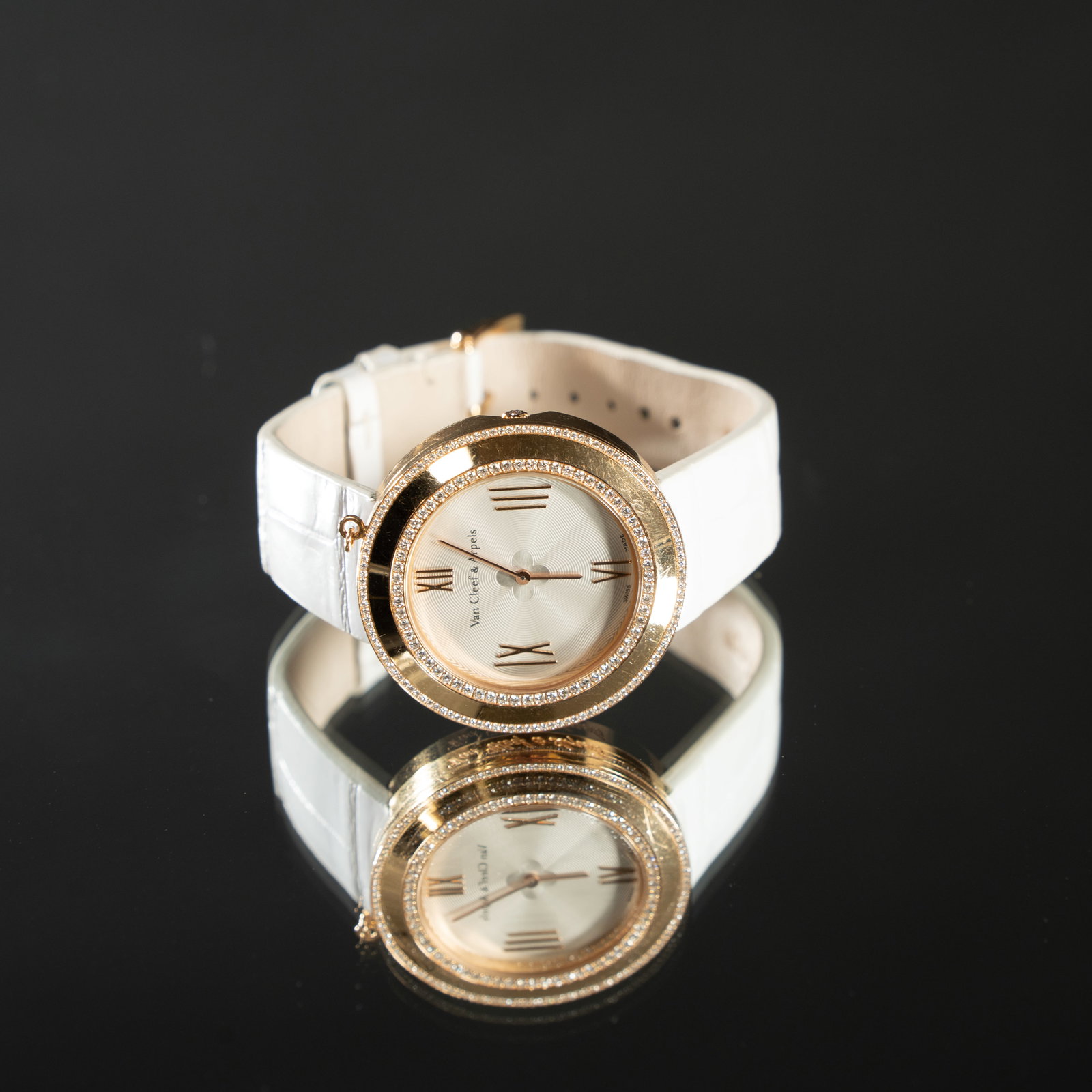 A VAN CLEEF & ARPELS 'PIERRE ARPELS' DIAMOND-SET WATCH CONTEMPORARY 梵克雅宝: A VAN CLEEF & ARPELS 'PIERRE ARPELS' DIAMOND-SET WATCHCONTEMPORARY梵克雅宝 Pierre Arpels 系列镶钻腕表ESTIMATE: $4,500 – $6,500Descript