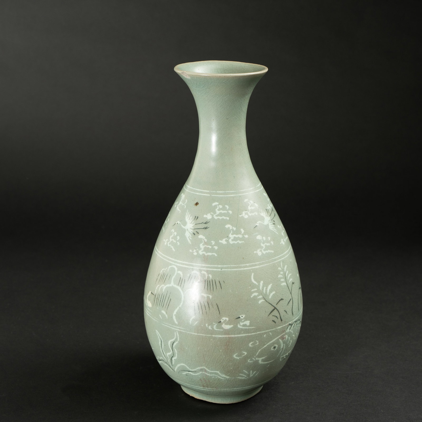 AN INLAID CELADON 'CRANE AND FISH' BOTTLE VASE KORYO DYNASTY STYLE 青釉青花 (1 of 10)