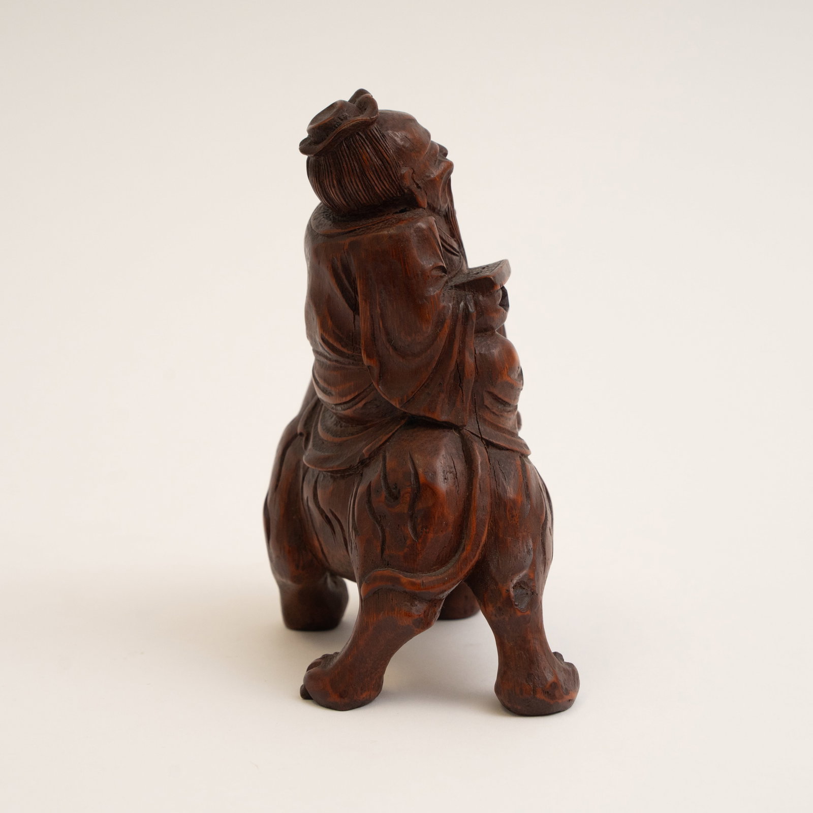 A CARVED BAMBOO FIGURE OF LAOZI RIDING AN OX 19TH?20TH CENTURY / LATE QING DYNASTY OR REPUBLIC: A CARVED BAMBOO FIGURE OF LAOZI RIDING AN OX 19TH–20TH CENTURY / LATE QING DYNASTY OR REPUBLIC PERIOD 清晚期或民国 竹雕老子骑