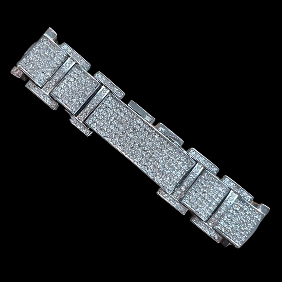 6.80cts H Bar Link Diamond Tennis Bracelet: Behold the allure of the 6.80cts H Bar Link Diamond Tennis Bracelet, a masterful creation that harmonizes elegance and sophistication. Crafted with unwavering attention to detail, this bespoke Estate 