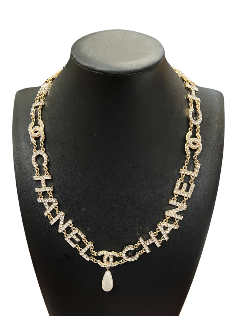 Vintage Chanel Faux Pearl Gold Crystal Runway Collection Necklace: This Vintage Chanel Faux Pearl Gold Crystal Runway Collection Necklace, a truly remarkable piece that exudes elegance and sophistication. This necklace is a rare gem from Chanel's iconic runway collec