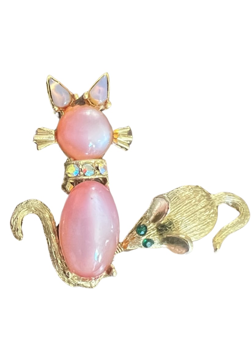 Vintage 1970s Pink Appitite Cat's Eye Gold Cat & Mouse Figural brooch: Vintage 1970s Pink Appitite Cat's Eye Gold Cat & Mouse Figural brooch