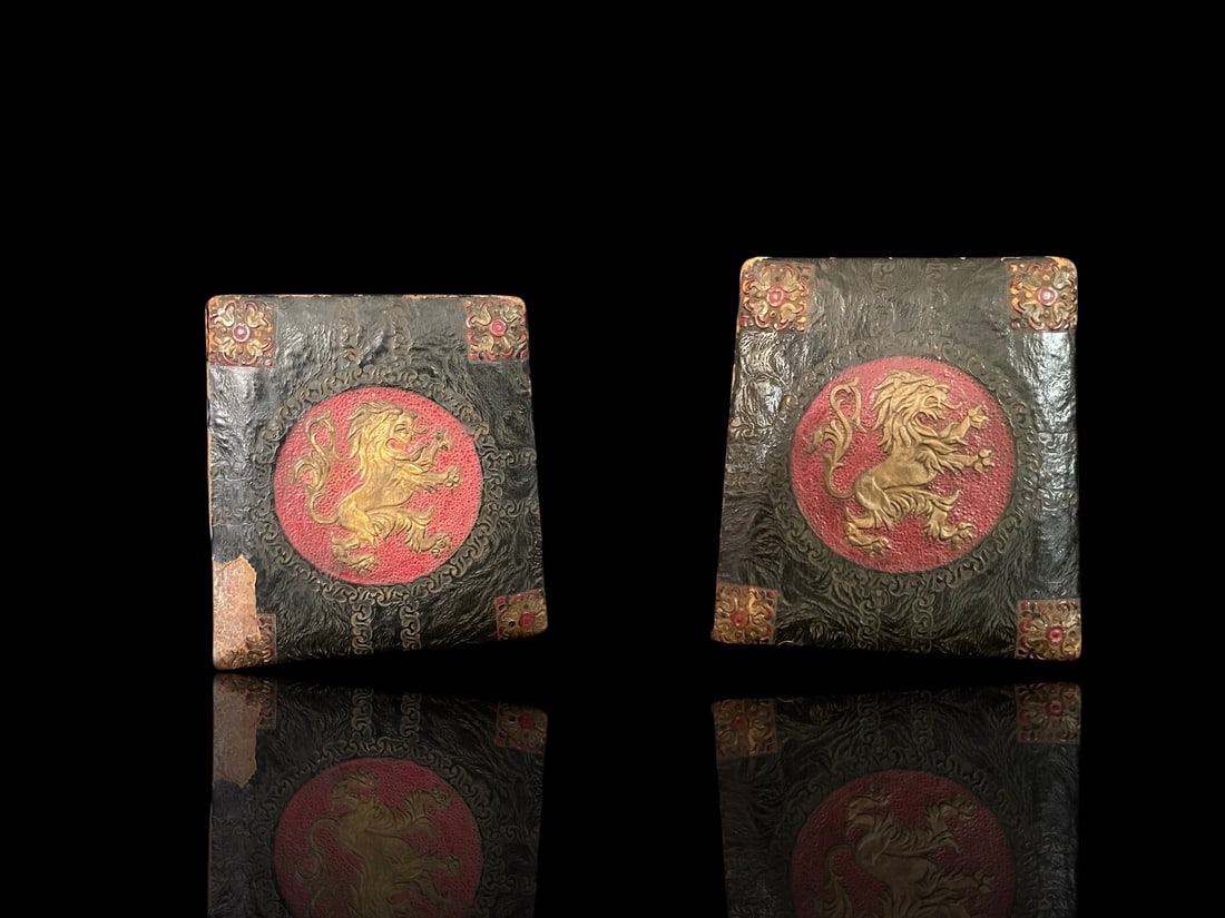 Antique Familial Crest Leather Bound Lions Book Ends: Antique Familial Crest Leather Bound Lions Book Ends