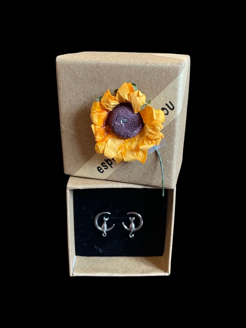 New IOB Sterling Silver Kitty on the Moon Stud Earrings: These adorable, seasonal, playful earrnigs add a whimsical touch to your accessories collection. These earrings feature a unique design, with a silver kitty sitting on top of a delicate crescent moon.