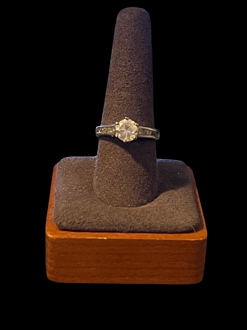 1.50ct Diamond Solitaire 18k White Gold Engagement Ring: 1.50ct Diamond Solitaire 18k White Gold Engagement Ring